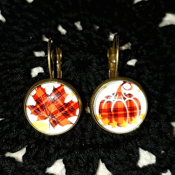 Pair #4 Fall leaves ๐ ๐ mix 14mm cabachon earrings. - Picture 1 of 3